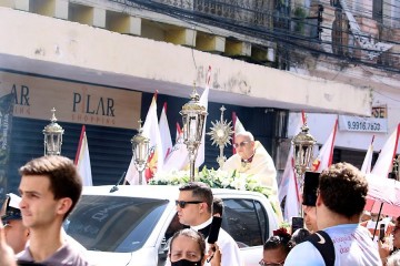 Corpus Christi: Arquidiocese celebra o dia com missa e procissão no Recife