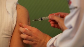 Médico alerta sobre os cuidados com o intervalo entre doses das vacinas 