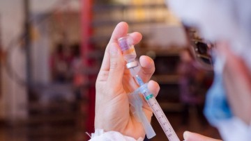 Olinda amplia vacinação contra Covid-19 para pessoas a partir de 45 anos e profissionais da indústria 