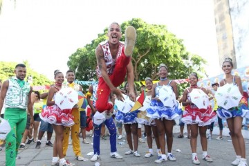 Governo de Pernambuco anuncia início do pagamento do auxílio emergencial de carnaval 