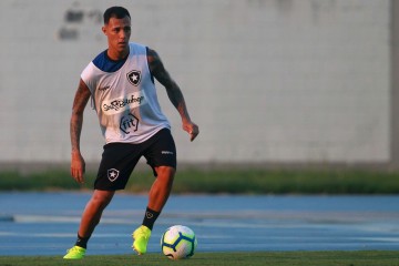 Santa Cruz enfrenta Sampaio Corrêa com possível estreia no time titular 