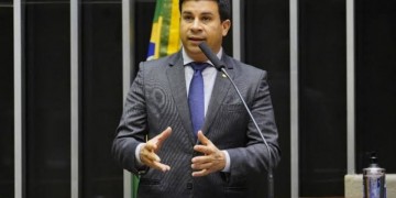 PT indica Carlos Veras ao Senado. Frente Popular ainda precisa aprovar