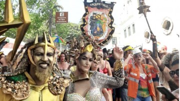 Foliões aproveitam domingo de Carnaval em Olinda 
