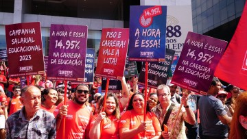 Professores da rede estadual decretam estado de greve em Pernambuco e pedem novo projeto de lei ao governo