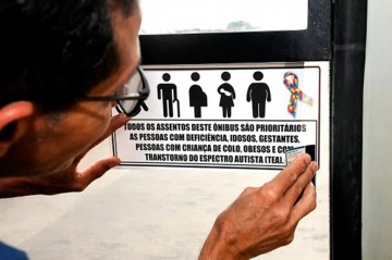 Passe livre em ônibus para acompanhante de pessoas com autismo passa a ser lei em Pernambuco