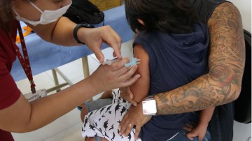 Mundo vive maior retrocesso na vacinação infantil em 30 anos, afirma Unicef