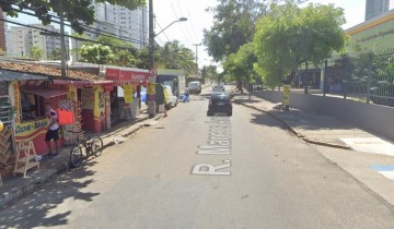 Obra para acabar com alagamento interdita trechos de ruas no bairro da Torre, Zona Oeste do Recife 