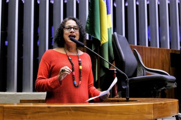 Vice-governadora de Pernambuco, Luciana Santos, lança-se como pré-candidata ao Senado pelo PCdoB