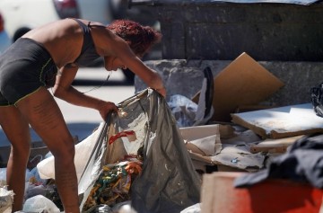 Extrema pobreza em Pernambuco cai em 2022, segundo IBGE