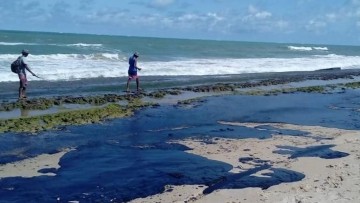 Derramamento de petróleo ainda não prejudicou setor do turismo no estado, afirma secretário 