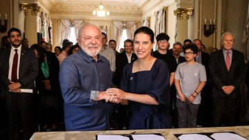 Lula e Raquel Lyra assinam acordo que encerra disputa por Fernando de Noronha; Pernambuco e União farão gestão compartilhada
