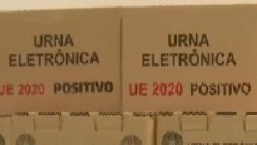 Urnas eletrônicas começam a ser enviadas aos locais de votação em Pernambuco