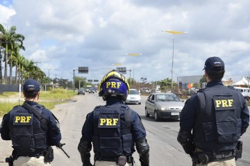 Operação da PRF recupera 28 veículos roubados e detém 34 pessoas em Pernambuco