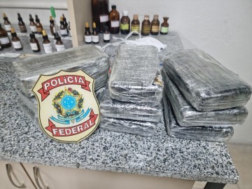 PF apreende mala com cocaína no Aeroporto do Recife e prende duas mulheres por tráfico internacional de drogas
