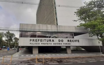 Comprovante de vacinação será cobrado na sede da Prefeitura do Recife