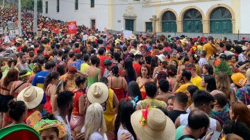 Foliões se despedem do Carnaval de Olinda