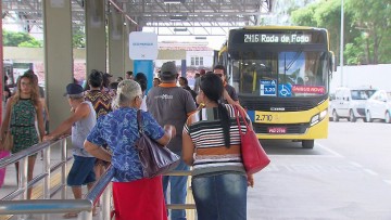 Proposta pede escalonamento dos horários de trabalho para organizar fluxo dos ônibus 