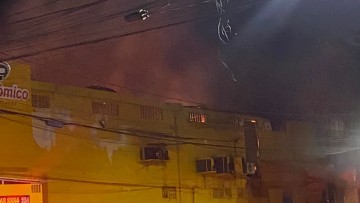 Supermercado em Jaboatão volta a pegar fogo; população é orientada a acionar bombeiros em caso de nova ocorrência