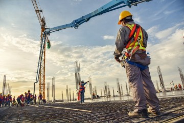 Construção civil aquece mercado de trabalho e gera 317 mil postos em um ano