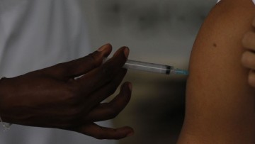 Vacinação com imunizante bivalente contra a Covid-19 tem início em fevereiro no Brasil