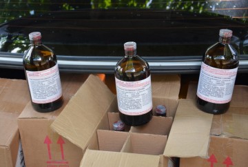 Dois homens são presos com 200 garrafas de solvente para produção de drogas