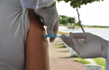 Paulista libera vacinação contra Covid-19 para pessoas com 20 anos ou mais