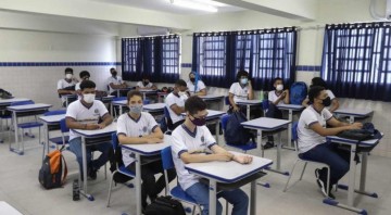 Valoriza Educação: abono de R$ 385 milhões será pago para professores da rede estadual