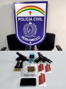 Polícia prende homem com armas e entorpecentes que é suspeito de atuar no tráfico de drogas na RMR