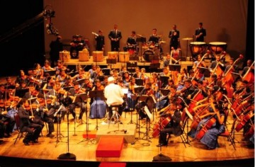 Orquestra Cidadã Meninos do Coque se apresenta no Teatro Santa Isabel
