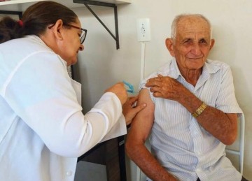 Campanha de vacinação contra gripe tem início para idosos e profissionais de saúde