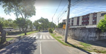 Obra na Zona Norte do Recife interdita trecho da Avenida Professor José dos Anjos