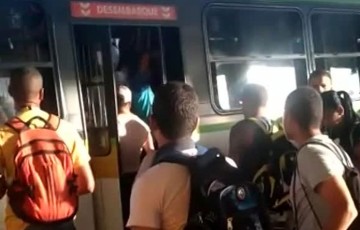 Passageiros desrespeitam o distanciamento nos principais terminais integrados da Região Metropolitana do Recife 