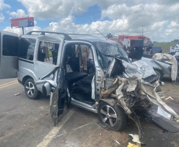 Sinistro de trânsito deixa dois mortos e seis feridos na BR-408, em Nazaré da Mata