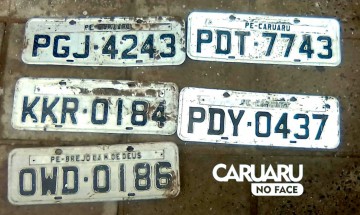 Após chuvas, guardas municipais encontram placas de automóveis nas ruas de Caruaru