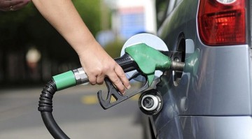 Economista destaca sobre previsão de possível queda nos valores dos combustíveis