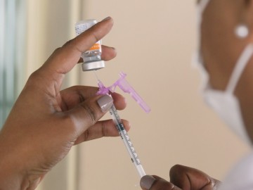Rodoviários realizam paralisação para cobrar aplicação de vacina contra a Covid-19 para a categoria