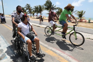 Ciclofaixa em Jaboatão conta com bikes para pessoas com deficiência 