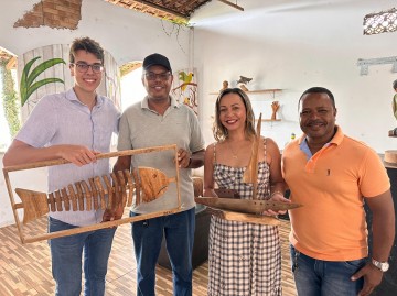 Hildo Hacker visita artesãos em Sirinhaém ao lado da prefeita Camila Machado