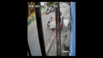 Motorista fica ileso após capotamento em Jaboatão dos Guararapes