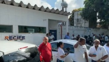  Rodoviários interditam garagem da Pedrosa, no Recife