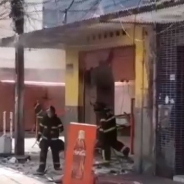 Vazamento de gás gera incêndio e explosão em lanchonete no Centro do Recife