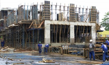 Construção civil tem alta de preços de 2% em março, diz FGV