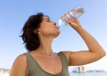 Nutricionista orienta sobre importância da hidratação nos dias de calor extremo