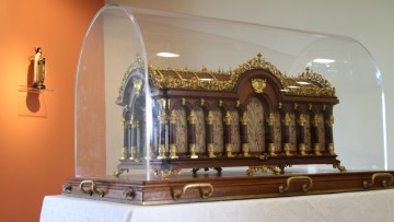 Relíquias de Santa Teresinha estão em exposição na Basílica do Carmo