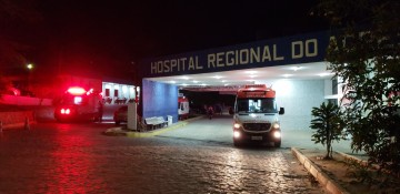 Acidente entre van e caminhonete deixa 3 pessoas mortas e 10 feridas, em Tacaimbó