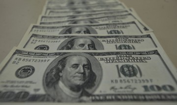 Dólar cai para R$ 5,15 na véspera de reunião do Copom