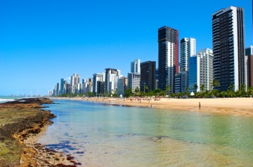 Banho de mar e abertura de quiosques liberados na orla do Recife