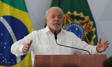 Lula anuncia reajuste do salário mínimo e isenção de IR