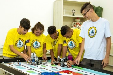 Estudantes do Recife vão para São Paulo para disputar a etapa nacional da Olimpíada Mundial de Robótica