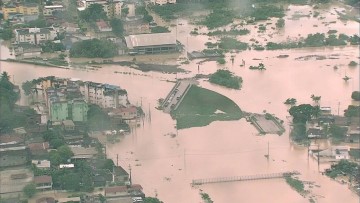 Chuvas  provocam mortes, deslizamentos de terra e alagamentos na RMR 